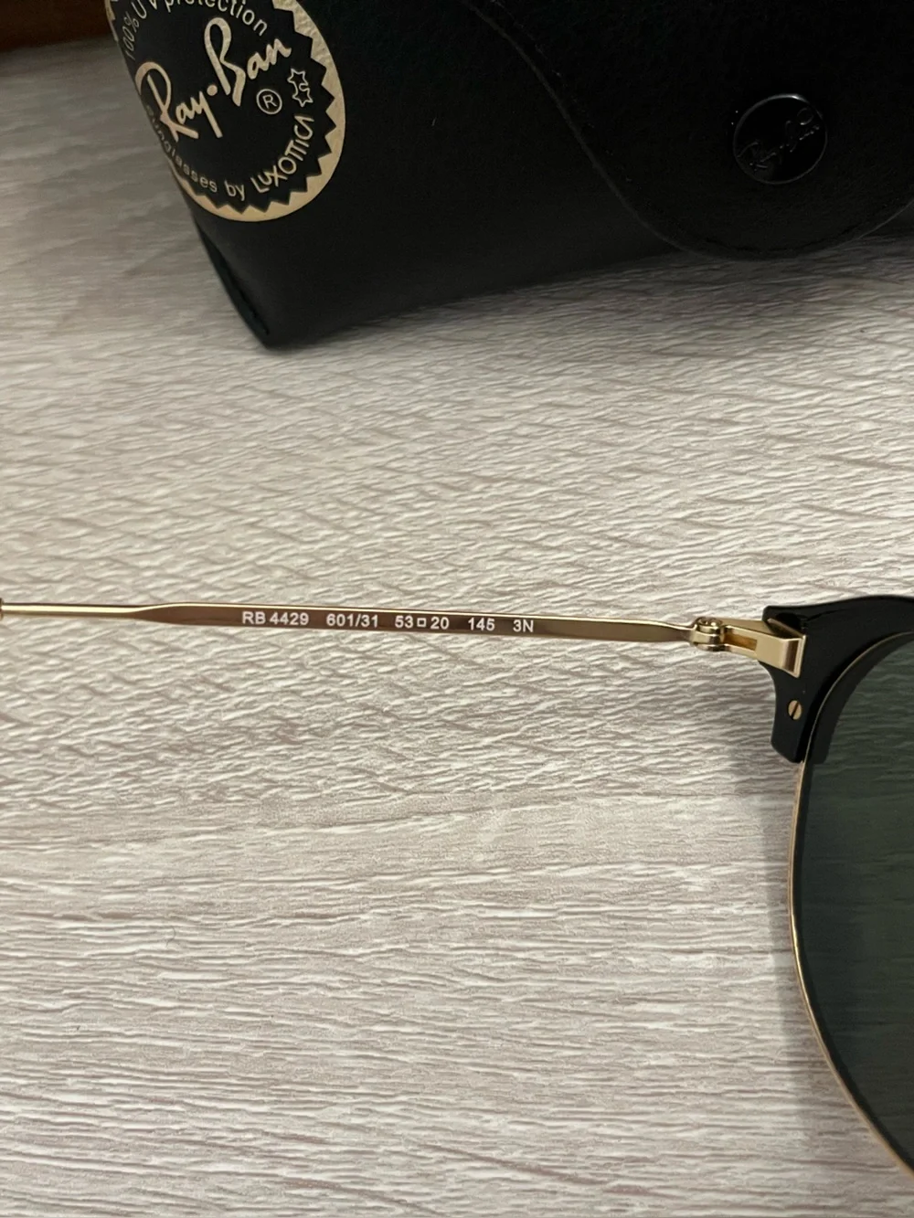 Ray-Ban polished black